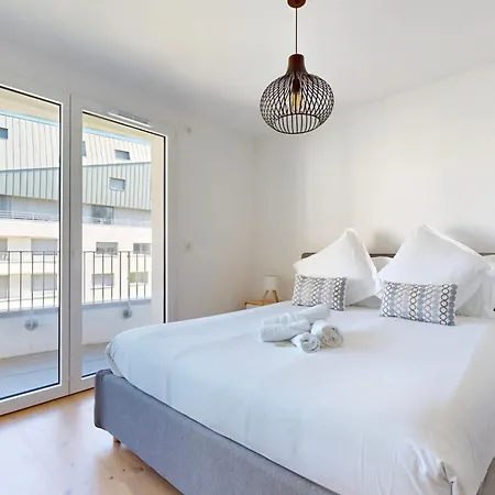 Cote Jardin Joli T2 Avec Garage A 100m Du *