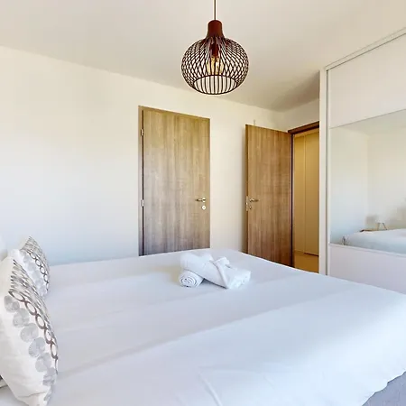 Cote Jardin Joli T2 Avec Garage A 100m Du Annecy