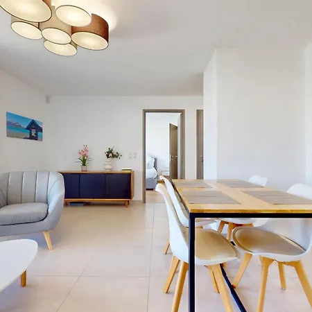 Cote Jardin Joli T2 Avec Garage A 100m Du Apartment