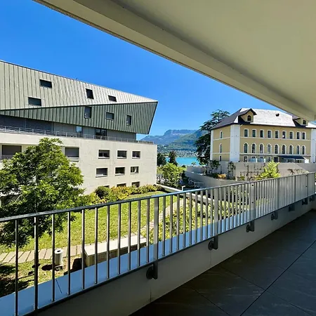 Côté Jardin Joli T2 Avec Garage à 100m Du Annecy